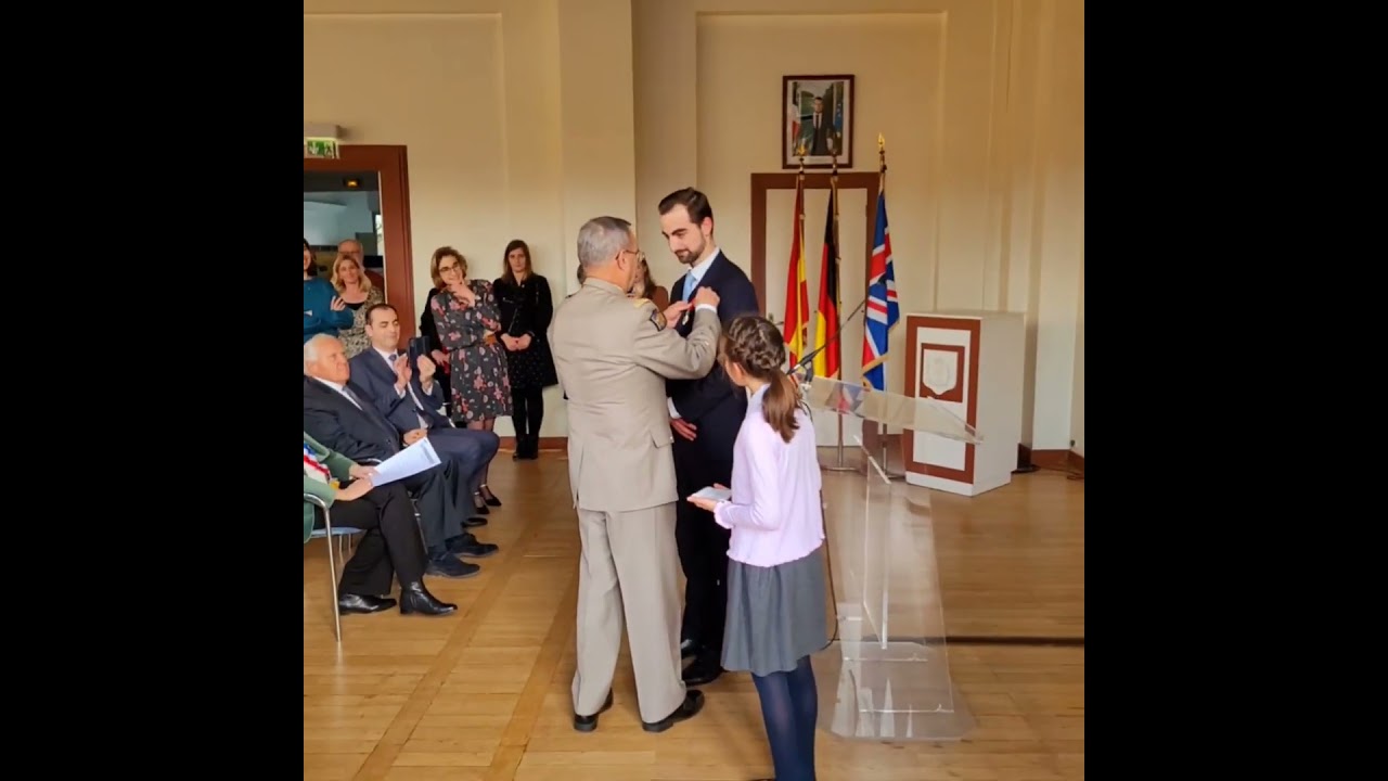 Henri D'Anselme reçoit la Légion d'Honneur